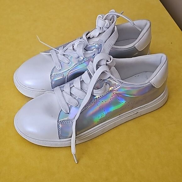 Steve Madden Converse style iridescent sneakers girls size 4 - Picture 3 of 10